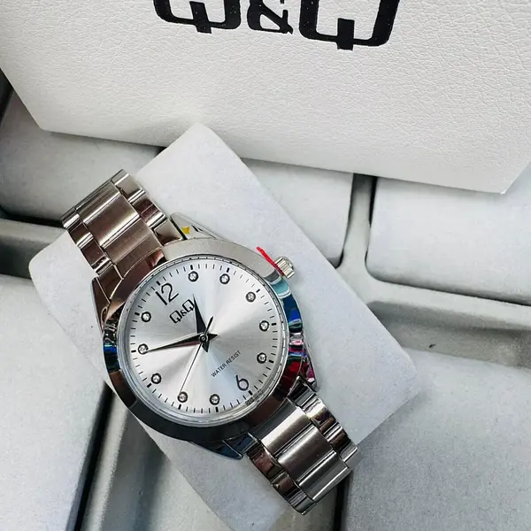 Reloj Q&Q De Dama Q82b-004py -- 003 -- 001